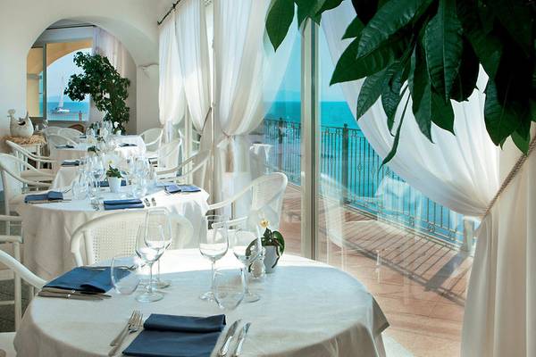 Gabbiano Azzurro Hotel & Suites in Sardinien