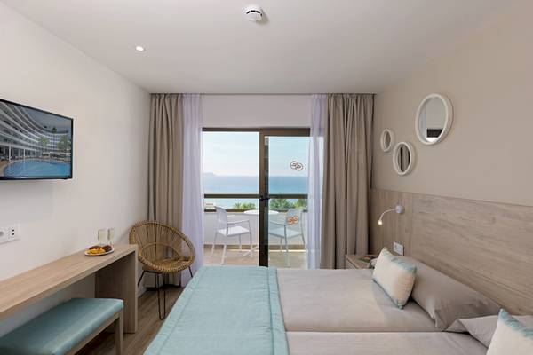 Doppelzimmer im HSM Linda Playa Hotel mit Meerblick, Balkon und modernen Annehmlichkeiten.