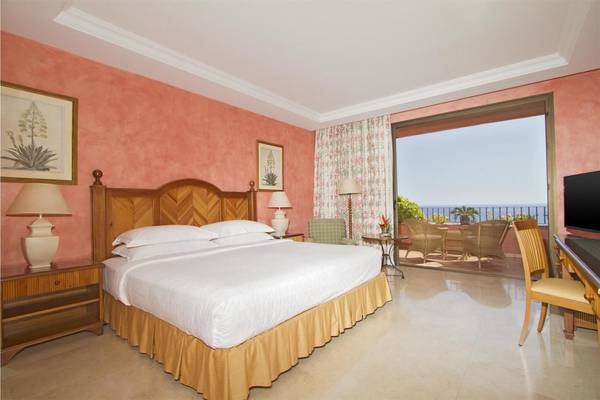 Hotelzimmer im Tivoli La Caleta Tenerife Resort mit Blick auf den Ozean
