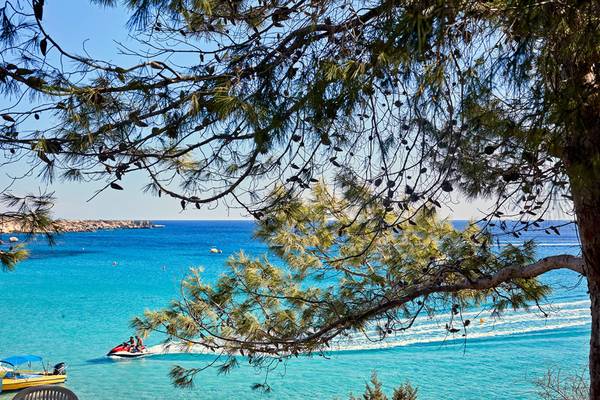 Aussicht auf das Meer und Jetski vom Grecian Park Hotel