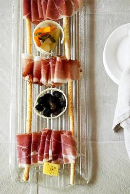Prosciutto-Sticks auf einem Glastablett im LUX Belle Mare Resort & Villas