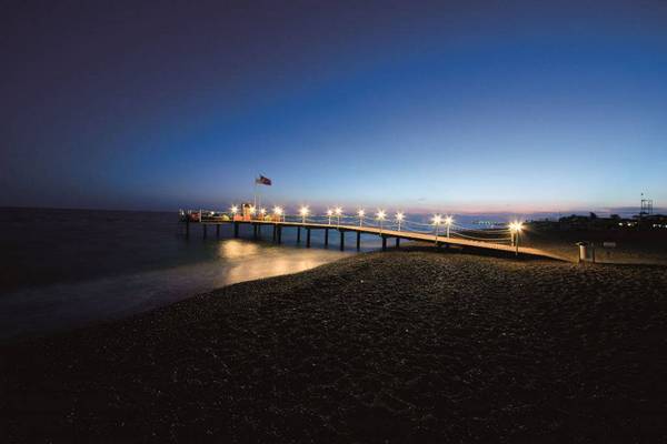 Orange County Belek - Family Concept Hotel mit Pier bei Nacht