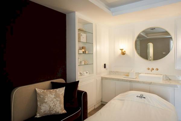 Behandlungsraum im LUX Grand Gaube Resort & Villas mit Carita Spa