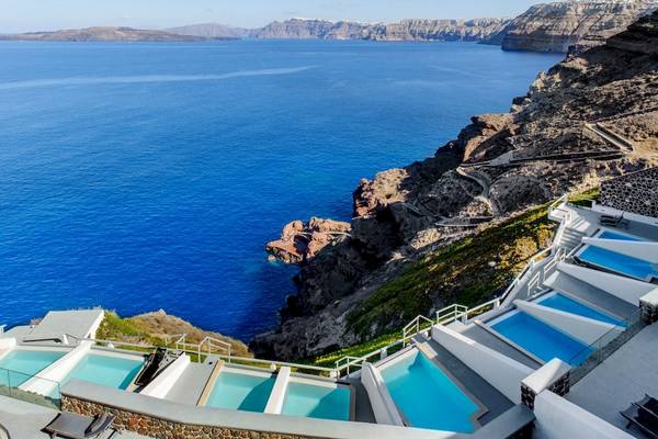 Meerblick von Ambassador Aegean Luxury Hotel & Suites mit Außenpools und Klippen
