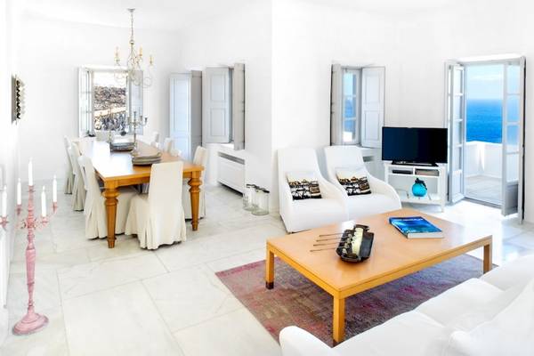 Wohnzimmer mit Meerblick im Ambassador Aegean Luxury Hotel & Suites