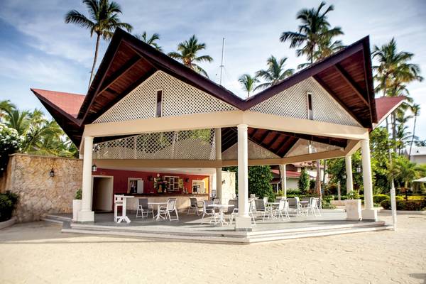 Außenbar des Vista Sol Punta Cana Beach Resort & Spa auf dem Strand