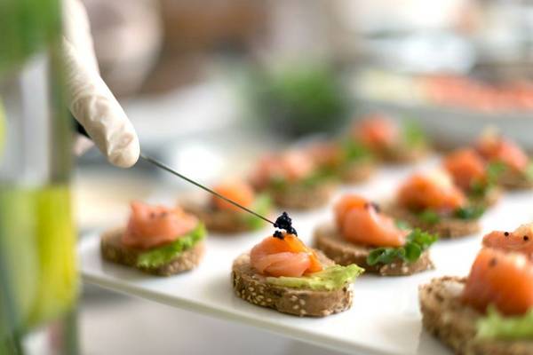Aquila Porto Rethymno Frühstücksbuffet mit Lachs und Kaviar auf Toast