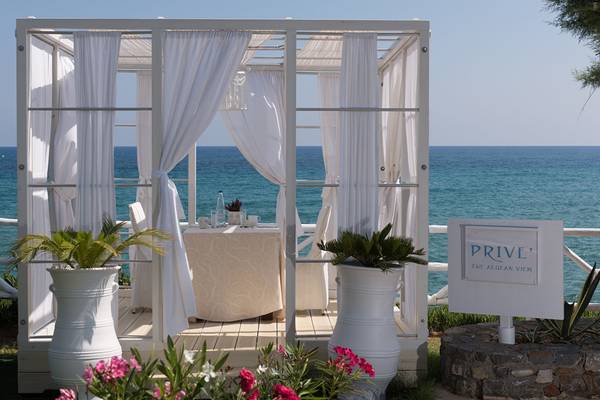 Prive Terrasse am Meer im Ikaros Beach Luxury Resort & Spa