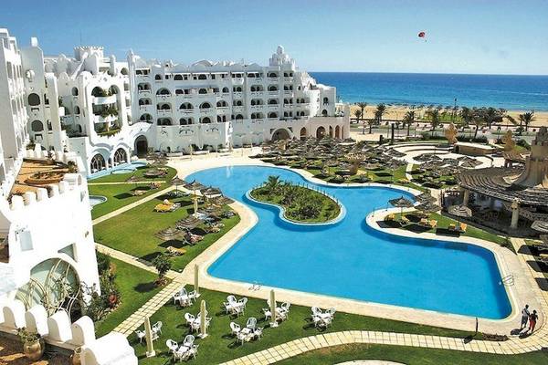 Lella Baya & Thalasso Hotel Landschaftsansicht mit Pool und Meer