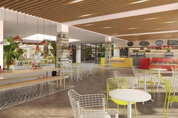 Innenbereich des Abora Buenaventura Hotels mit Café, Tischen und Stühlen.