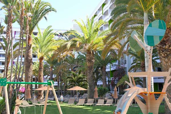 Illustration des Kinderspielplatzes im Garten des Abora Buenaventura Hotels.