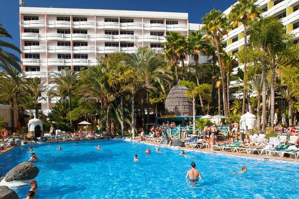 Außenpool des Abora Buenaventura Hotels von Lopesan Hotels mit vielen Gästen