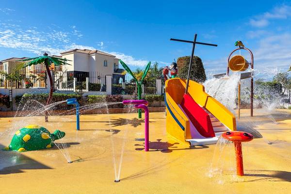 Foto von einem bunten Wasserspielplatz am Landmar Costa Los Gigantes Hotel