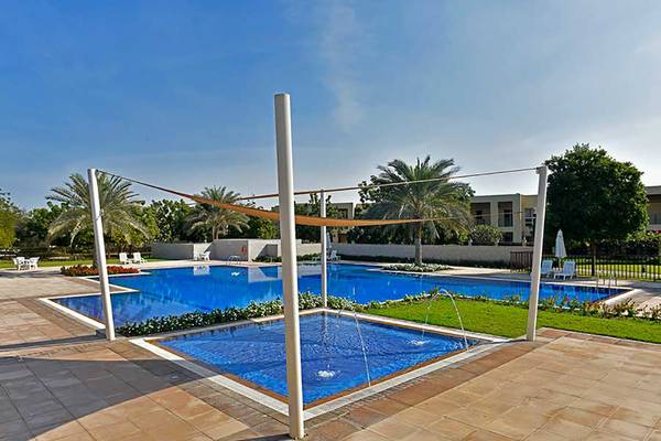 Außenpool mit Wasserfontäne im Jannah Hotels Resorts & Villas