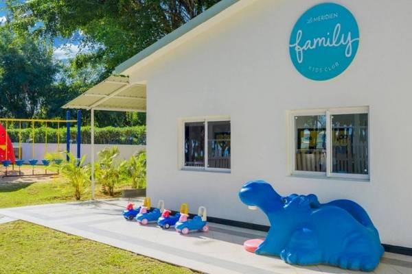 Familien-Kinderclub im Le Meridien Ile Maurice mit Spielplatz und Autos