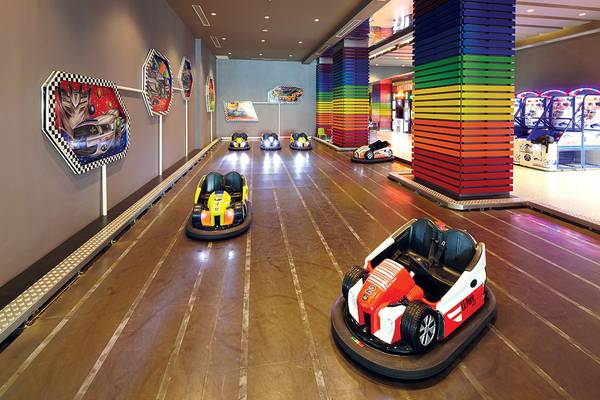 Spielbereich mit Bumper Cars im Titanic Deluxe Golf Belek Hotel