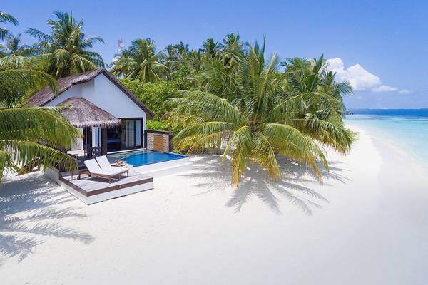 Bandos Maldives in Malediven, Strand, Villa