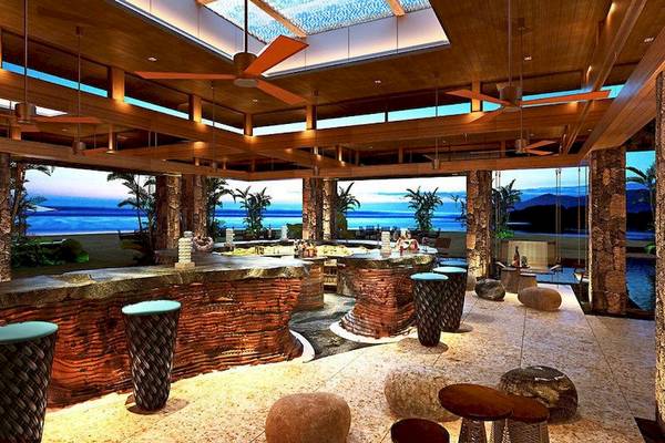 Innenansicht der Bar im Westin Turtle Bay Resort & Spa, Mauritius mit Blick auf den Ozean.