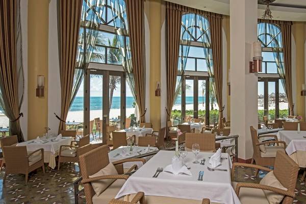 Speisesaal des Iberostar Grand Paraiso mit Blick auf den Strand
