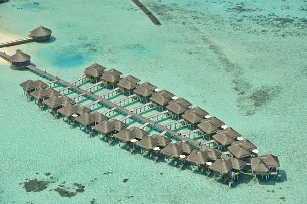 Outrigger Maldives Maafushivaru Resort in Malediven