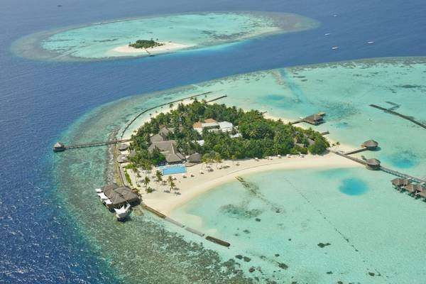 Outrigger Maldives Maafushivaru Resort in Malediven