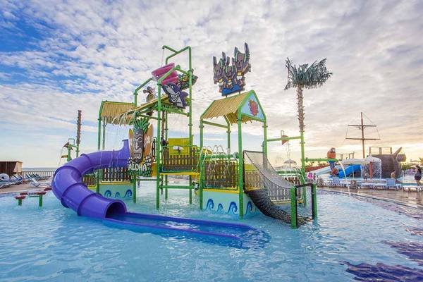 Wasserpark im Eftalia Holiday Village mit Rutschen und Wasserspielen.