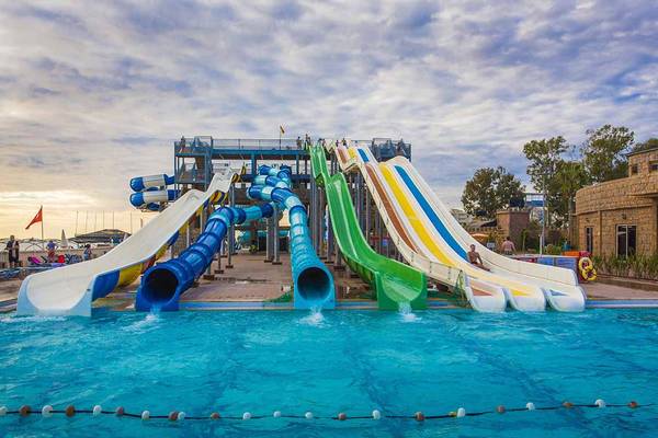 Wasserrutschen im Freizeitpark des Eftalia Holiday Village