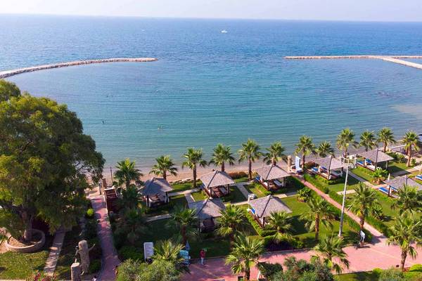 Luftaufnahme des Eftalia Holiday Village mit Blick auf das Meer und die Anlage