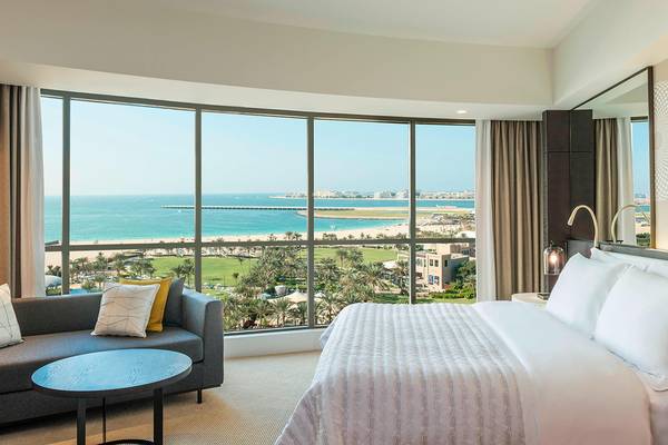 Suite im Le Royal Meridien Beach Resort & Spa mit Blick auf den Ozean
