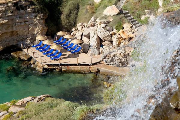 Club Resort Atlantis Terrasse mit Pool und Wasserfall
