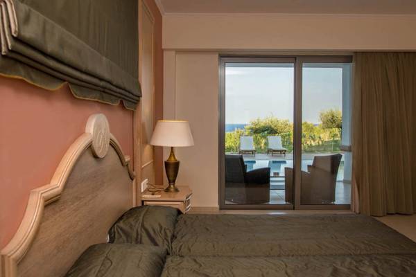 Doppelzimmer mit Meerblick im Kresten Royal Euphoria Resort, mit Pool und Gartensicht.