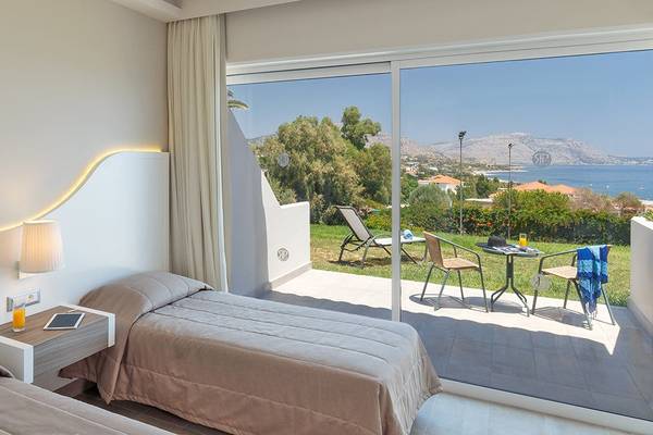 Doppelzimmer mit Meerblick im Rodos Princess Beach Hotel, mit Terrasse und Gartenblick.