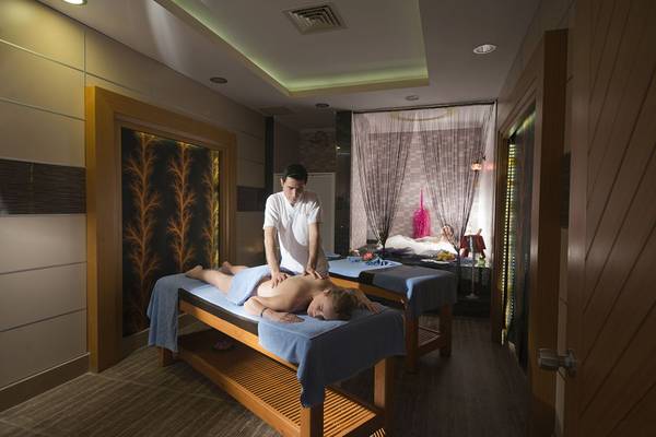 Massagebehandlung im Aydinbey Kings Palace & Spa Hotel