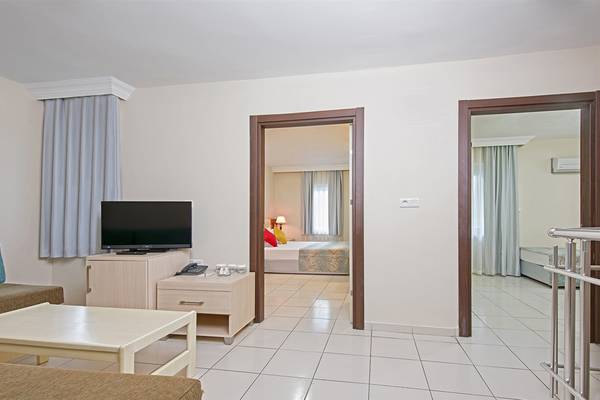 Club Hotel Sidelya Innenraum mit Wohnzimmer und Schlafzimmer