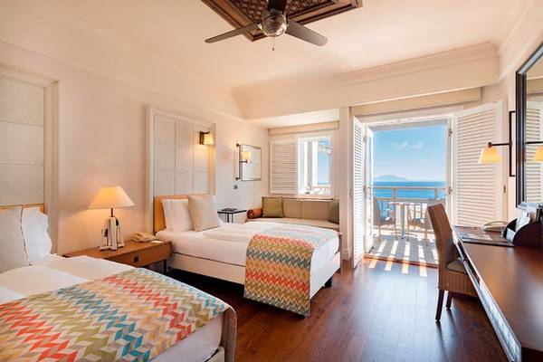 Zweibettzimmer mit Meerblick im Kempinski Hotel Barbaros Bay Bodrum.
