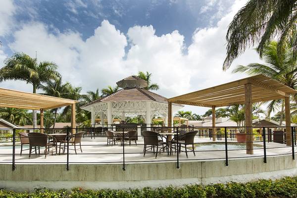 Gazebo und Sitzplätze im Freien des IFA Villas Bavaro Hotel