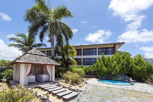 IFA Villas Bavaro Hotel Garten mit zwei Betten und Pool