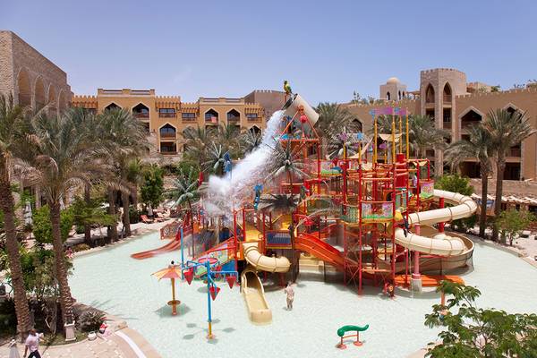 Außenansicht des Wasserparks im Grand Waterworld Makadi Hotel