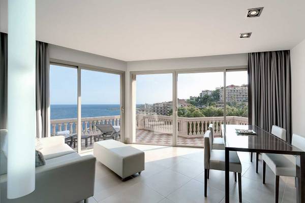 Hotelsuite mit Meerblick und Balkon im Barcelo Illetas Albatros Hotel