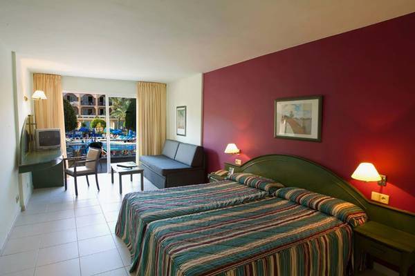 Doppelbettzimmer im Mirador Maspalomas Hotel by Dunas mit Poolblick