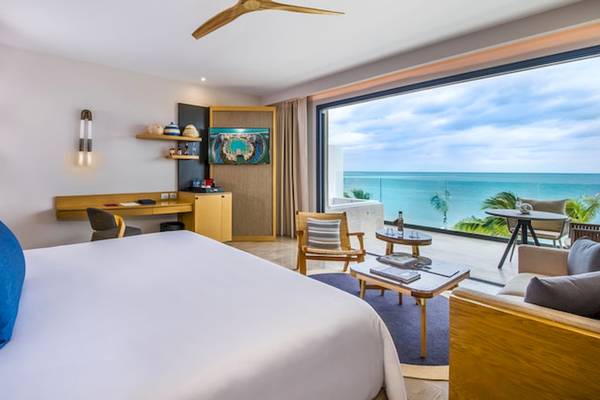 Zimmer im Haven Riviera Cancun Resort & Spa mit Blick auf den Ozean.