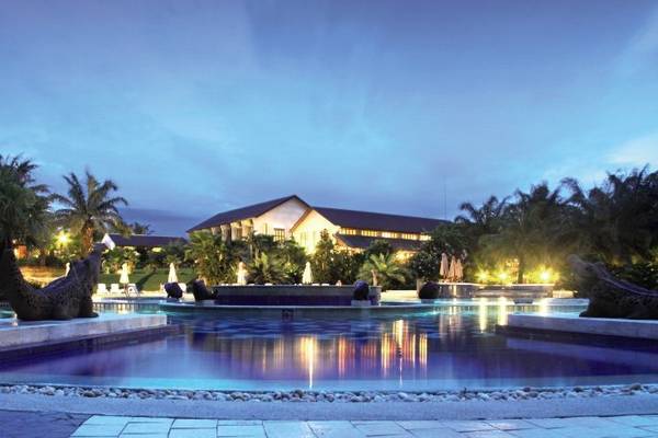 Palm Garden Beach Resort Hoi An Pool bei Nachtbeleuchtung