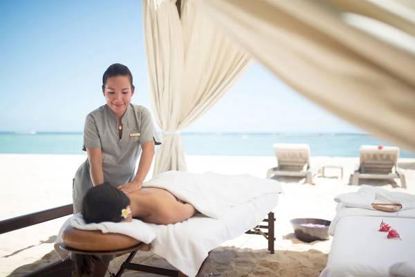 Massage am Strand im JW Marriott Mauritius Resort