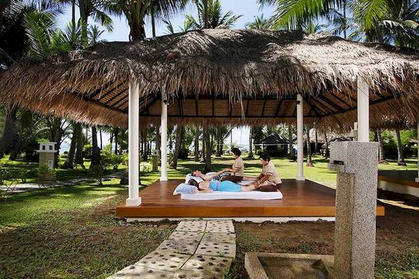 Massage unter einer Gazebo im Cape Panwa Hotel