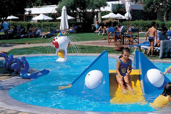 Kinderpool im Freien im Elounda Bay Palace Hotel