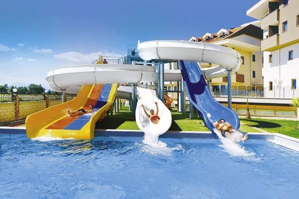 Wasserrutschen im Primasol Hane Family Resort