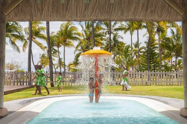 Kinder am Brunnen im Sofitel Mauritius L'Imperial Resort & Spa