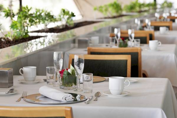 Gedeckter Tisch im Restaurant des H10 Playa Meloneras Palace Hotels