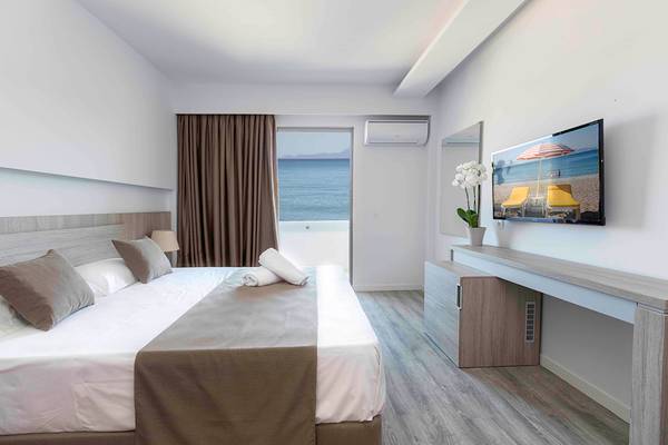 Hotelzimmer mit Meerblick im Akti Imperial Deluxe Resort & Spa Dolce by Wyndham