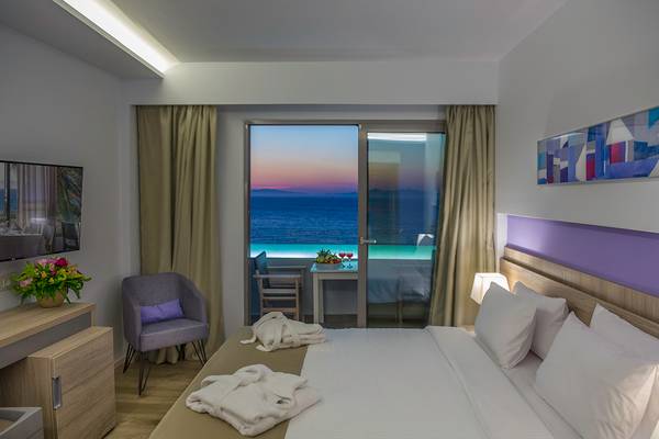 Akti Imperial Deluxe Resort & Spa Dolce by Wyndham Hotelzimmer mit Meerblick.